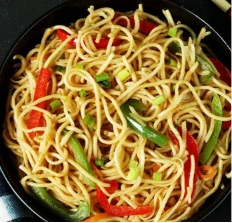 VEG. HAKKA NOODLES