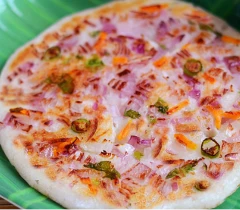 ONION CAPSICUM UTTAPAM